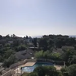 公寓 Bright With Terrace In Saint-raphael