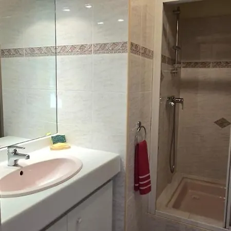 Bright With Terrace In Saint-raphael דירה