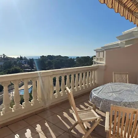 公寓 Bright With Terrace In Saint-raphael