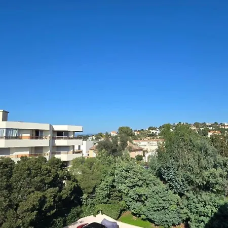 Bright With Terrace In Saint-raphael *