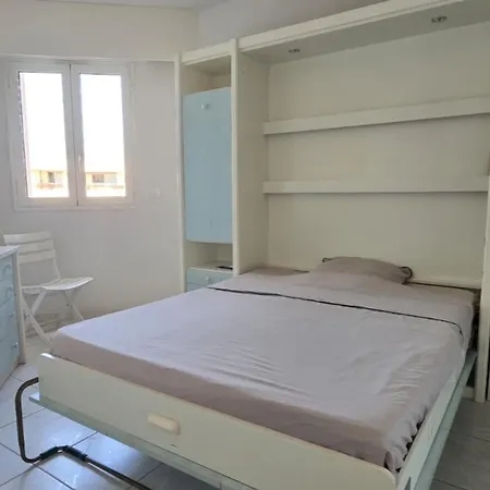 Apartment Bright With Terrace In Saint-raphael