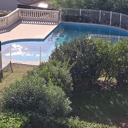 Apartment Bright With Terrace In Saint-raphael *