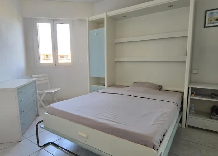 Appartement Bright With Terrace In Saint-raphael