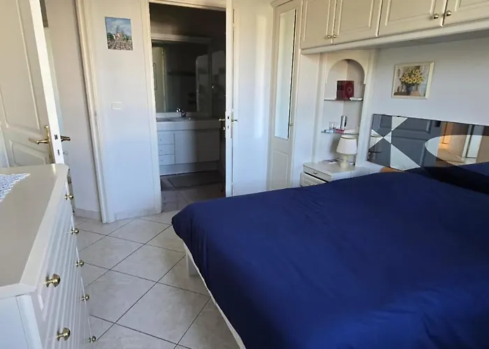 Bright With Terrace In Saint-raphael Apartamento