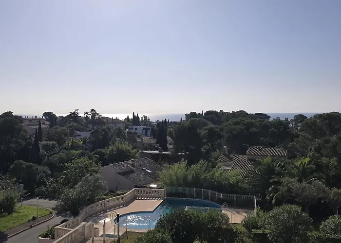 Appartement Bright With Terrace In Saint-raphael